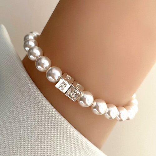 custom DIY silver cube letter pearl bracelets wholesale personalized name charm beads bracelets bulk vendors websites